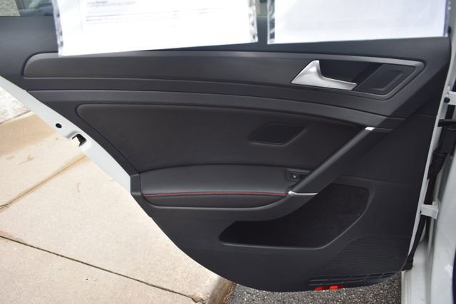 Used 2018 Volkswagen GTI SE w/ SE Leather Package FWD image 33