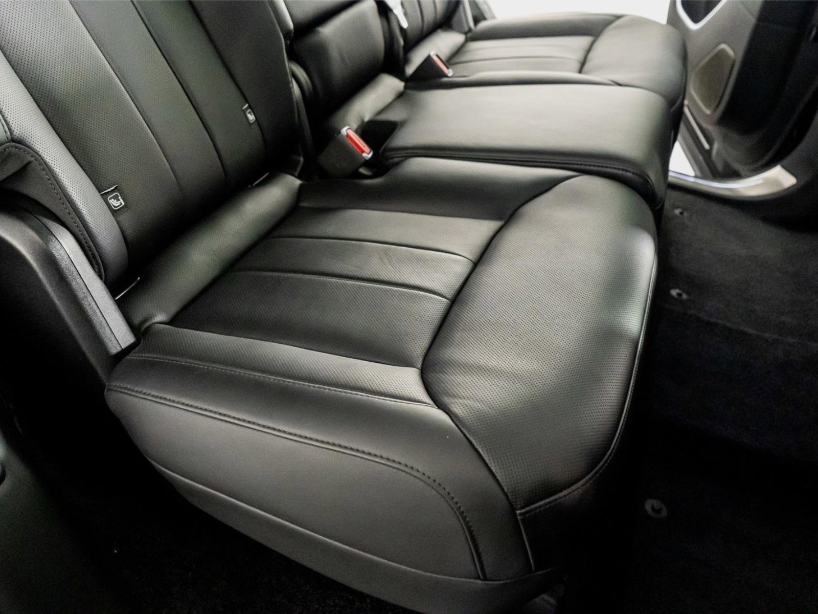 Used 2024 Land Rover Range Rover Long Wheelbase Autobiography image 29