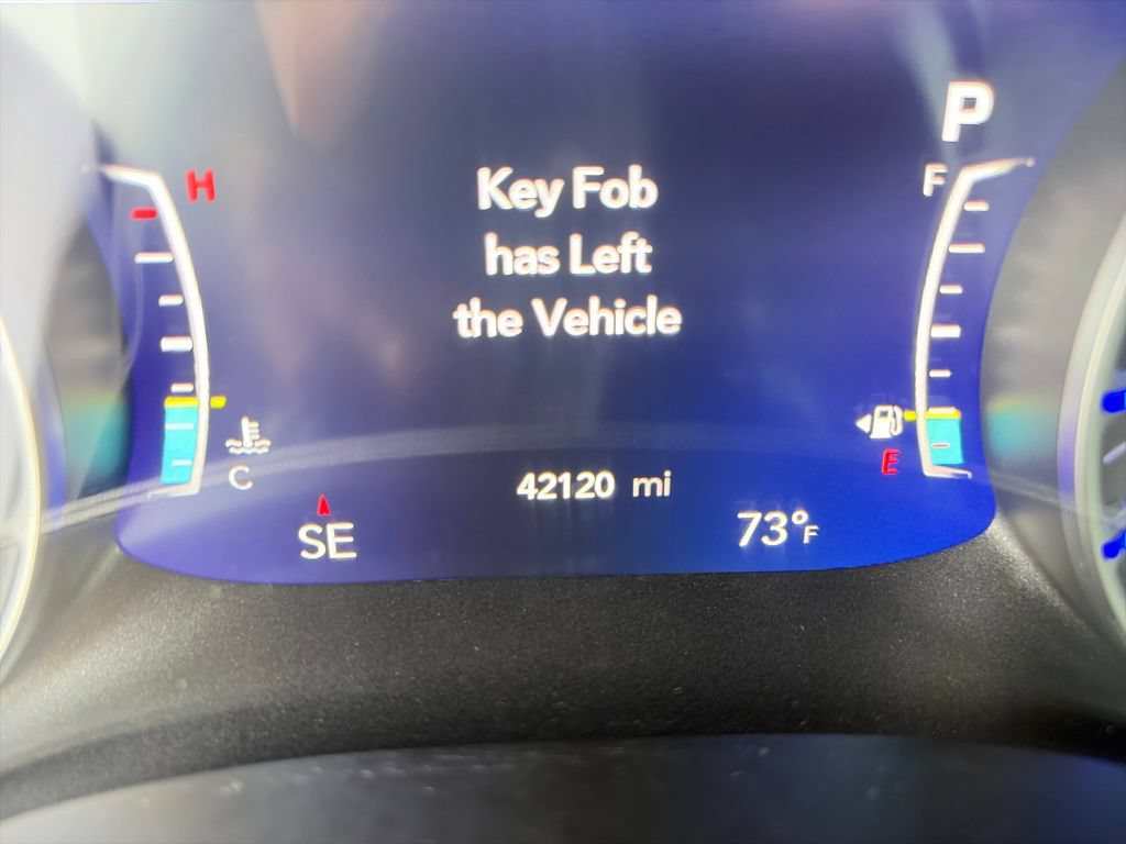 Used 2025 Chrysler Pacifica Select FWD image 17