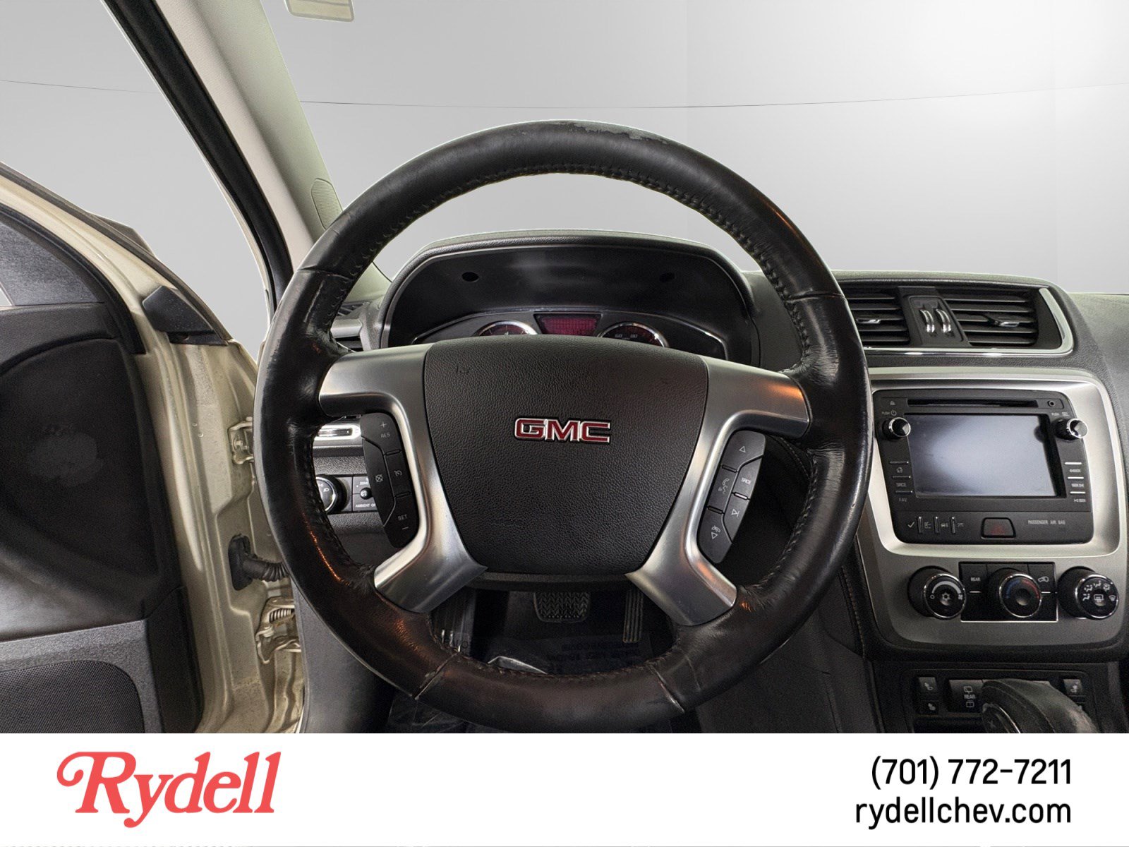 Used 2016 GMC Acadia SLE image 13