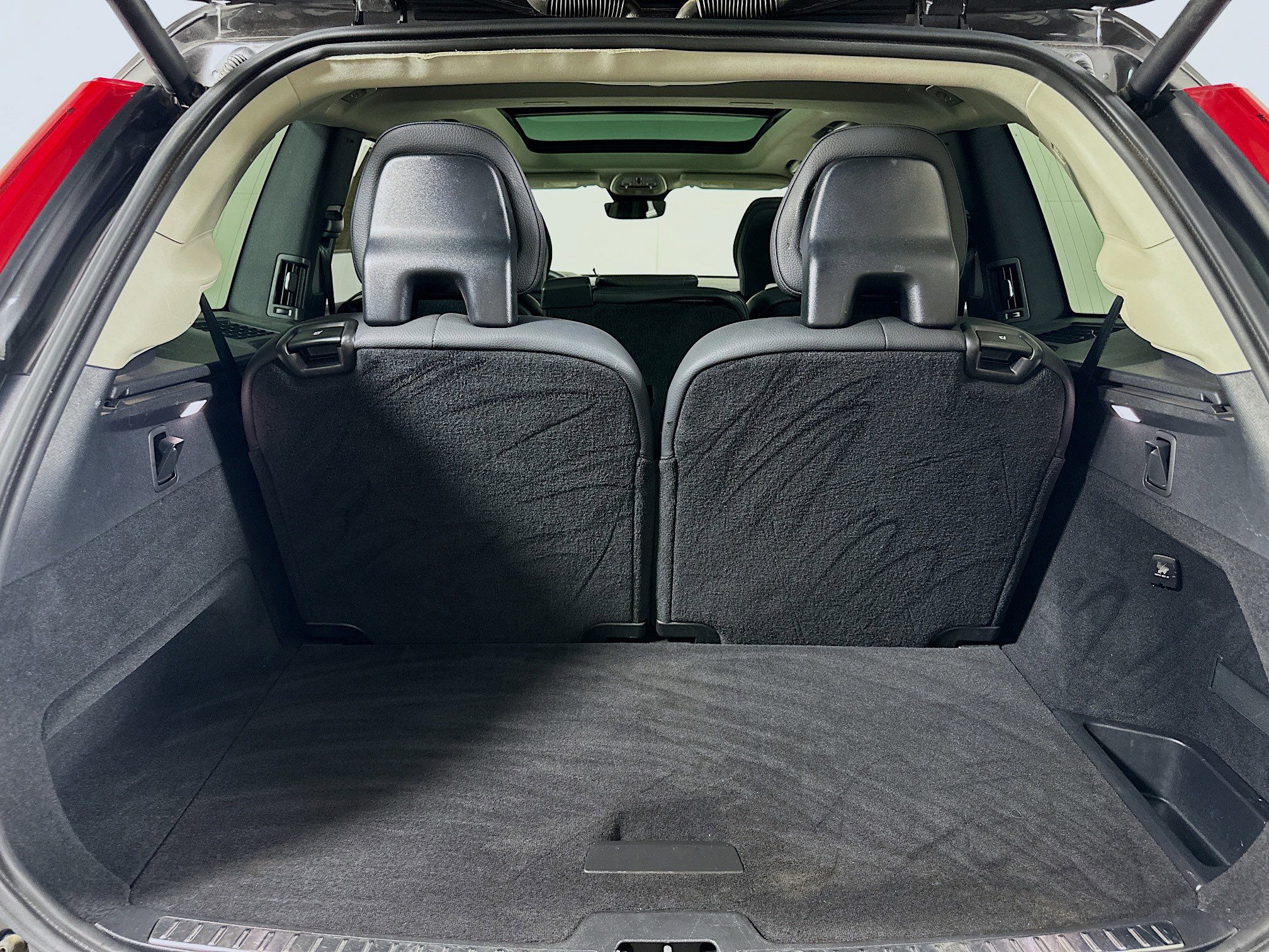 Used 2024 Volvo XC90 B6 Plus image 28