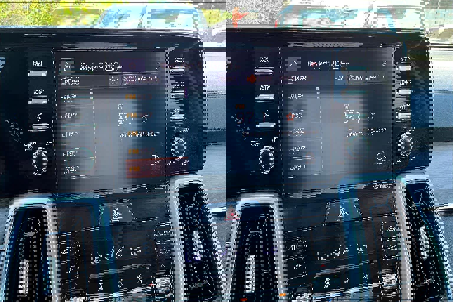 Used 2021 Kia Sorento EX w/ Panoramic Sunroof Package image 32