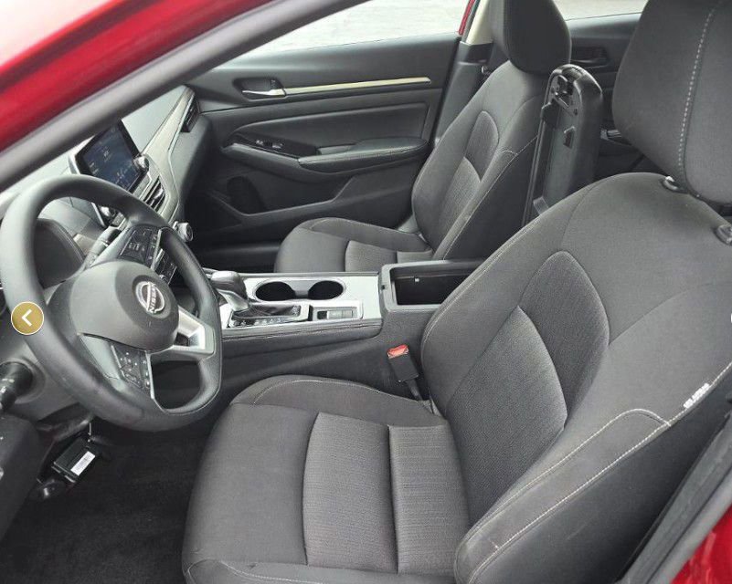 Used 2023 Nissan Altima 2.5 SV image 2