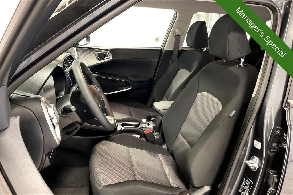 Used 2025 Kia Soul LX w/ LX Technology Package FWD image 30