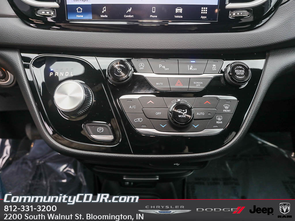New 2026 Chrysler Voyager LX FWD image 17