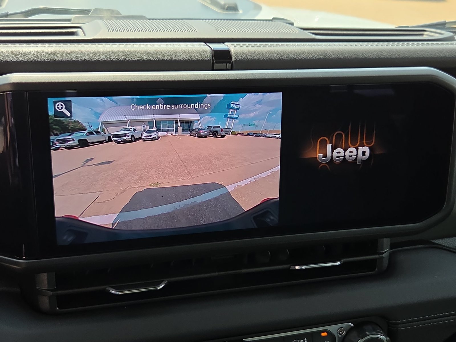 Used 2025 Jeep Gladiator Mojave w/ Convenience Group AWD/4WD image 14