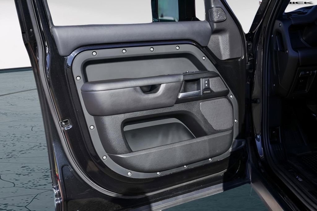 Used 2023 Land Rover Defender 110 V8 image 26