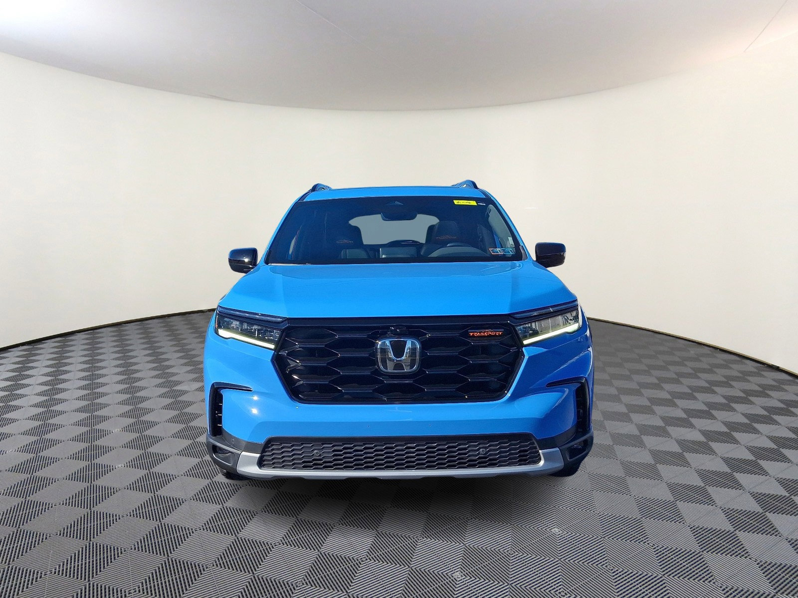 Used 2025 Honda Pilot TrailSport image 2