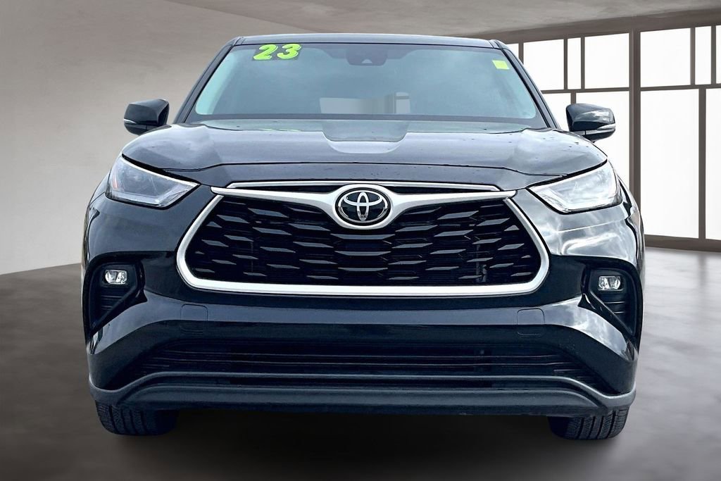 Used 2023 Toyota Highlander L image 2
