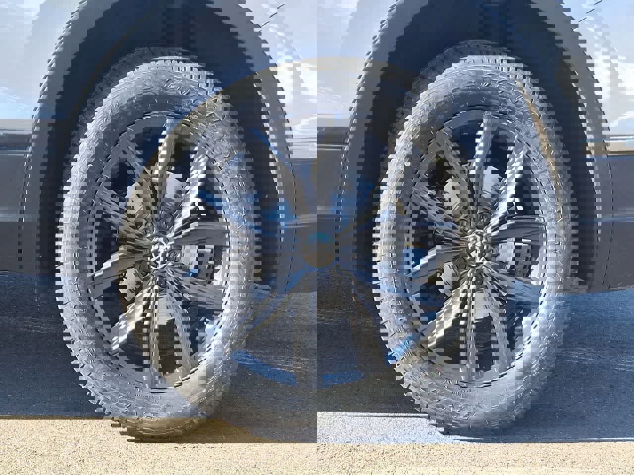 Used 2024 Volkswagen Tiguan SE image 29