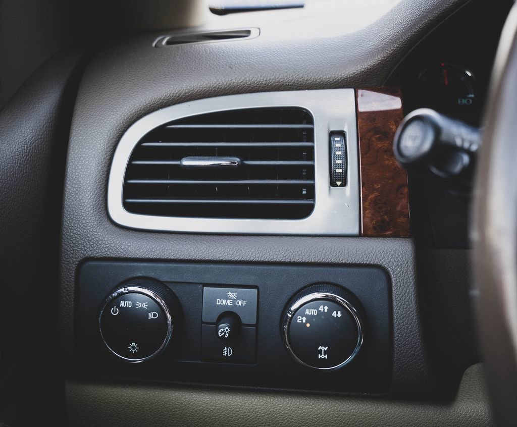 Used 2011 Chevrolet Suburban LTZ image 11