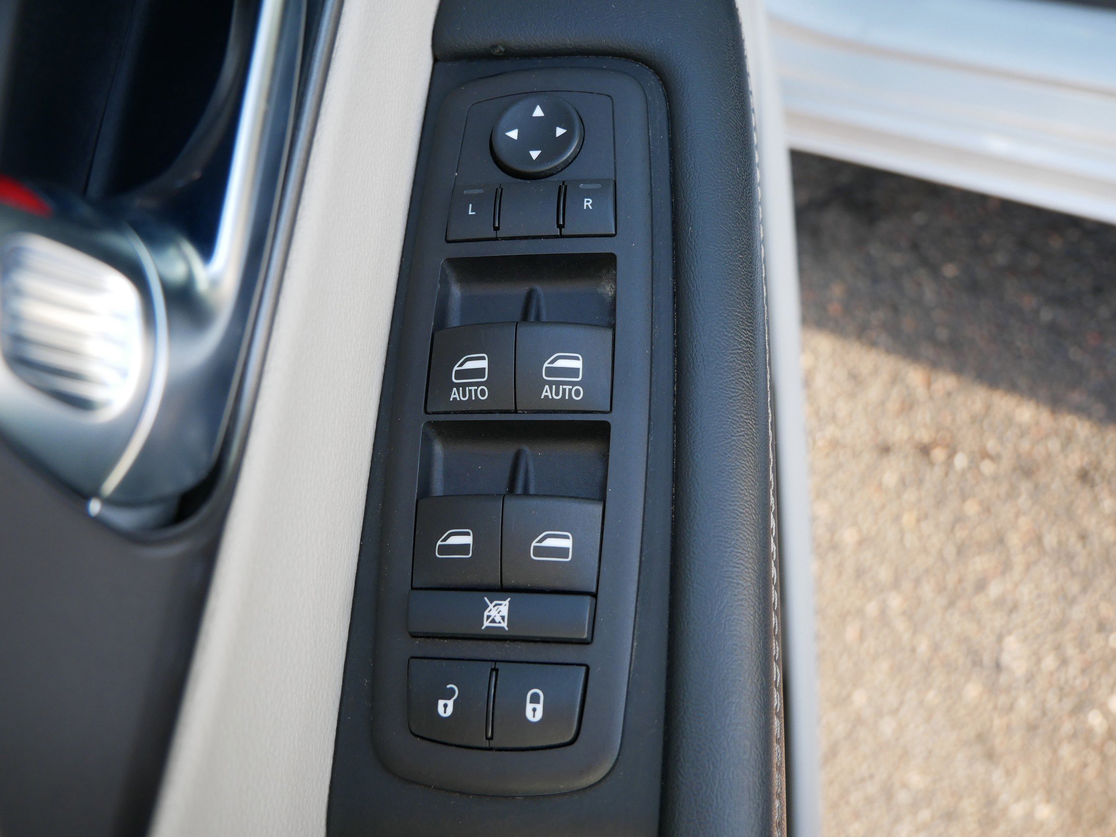 Used 2024 Chrysler Pacifica Touring-L image 19