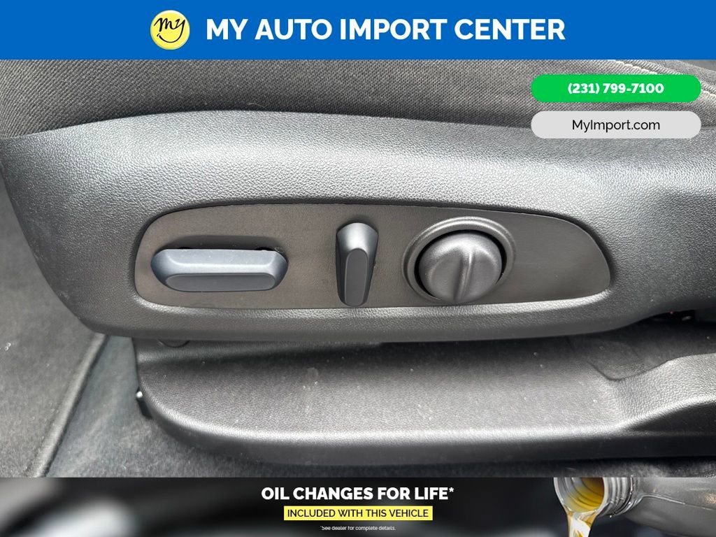 Used 2023 GMC Acadia SLE w/ Driver Convenience Package FWD image 13
