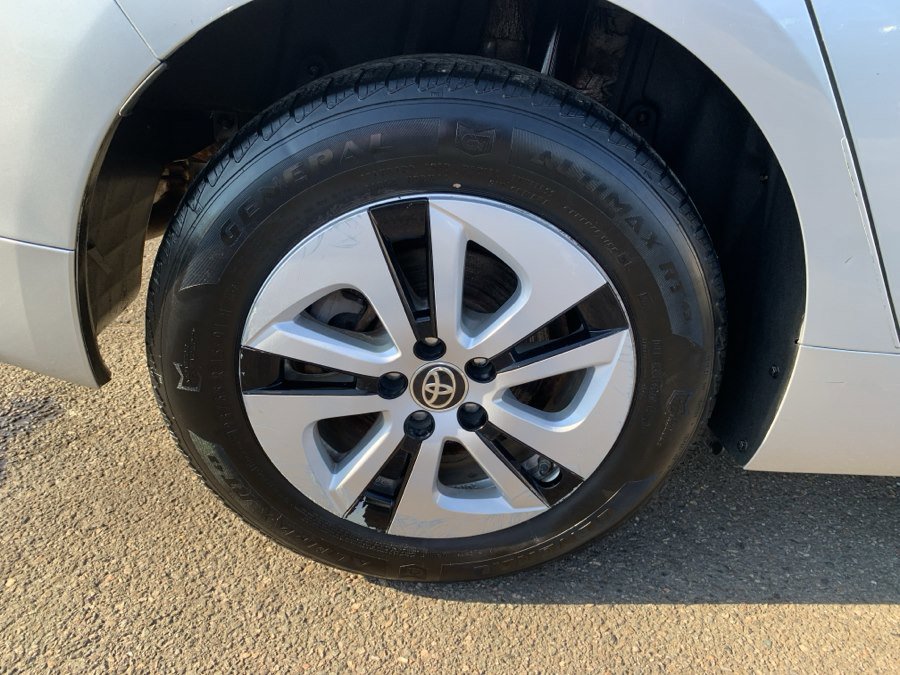 Used 2016 Toyota Prius Three image 24