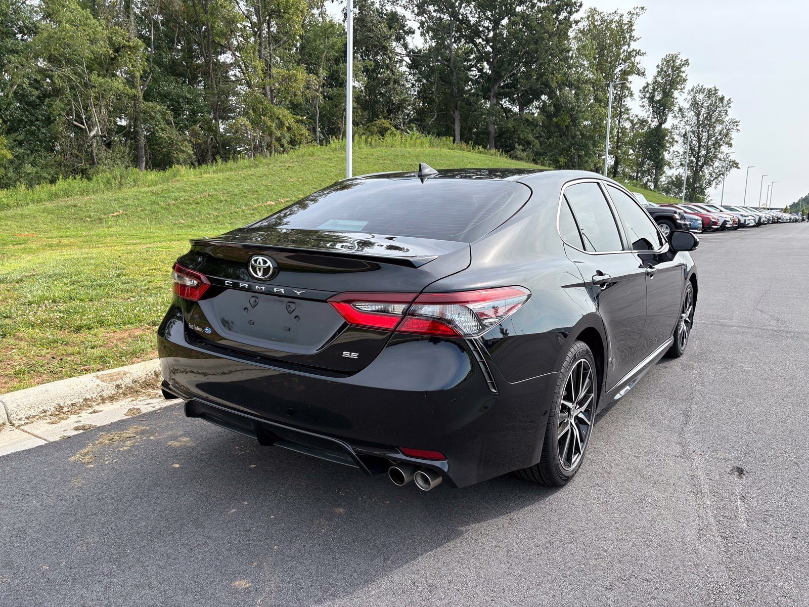 Used 2023 Toyota Camry SE FWD image 9