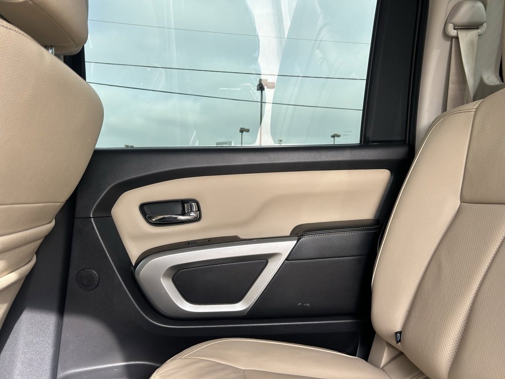 Used 2018 Nissan Titan SL w/ Chrome Package image 30