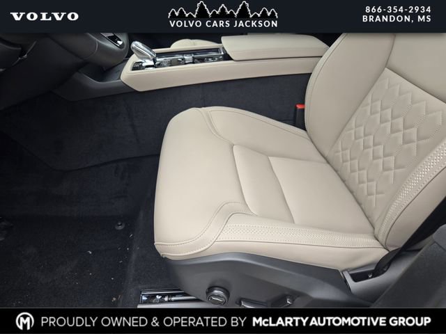 New 2025 Volvo XC90 T8 Core image 12