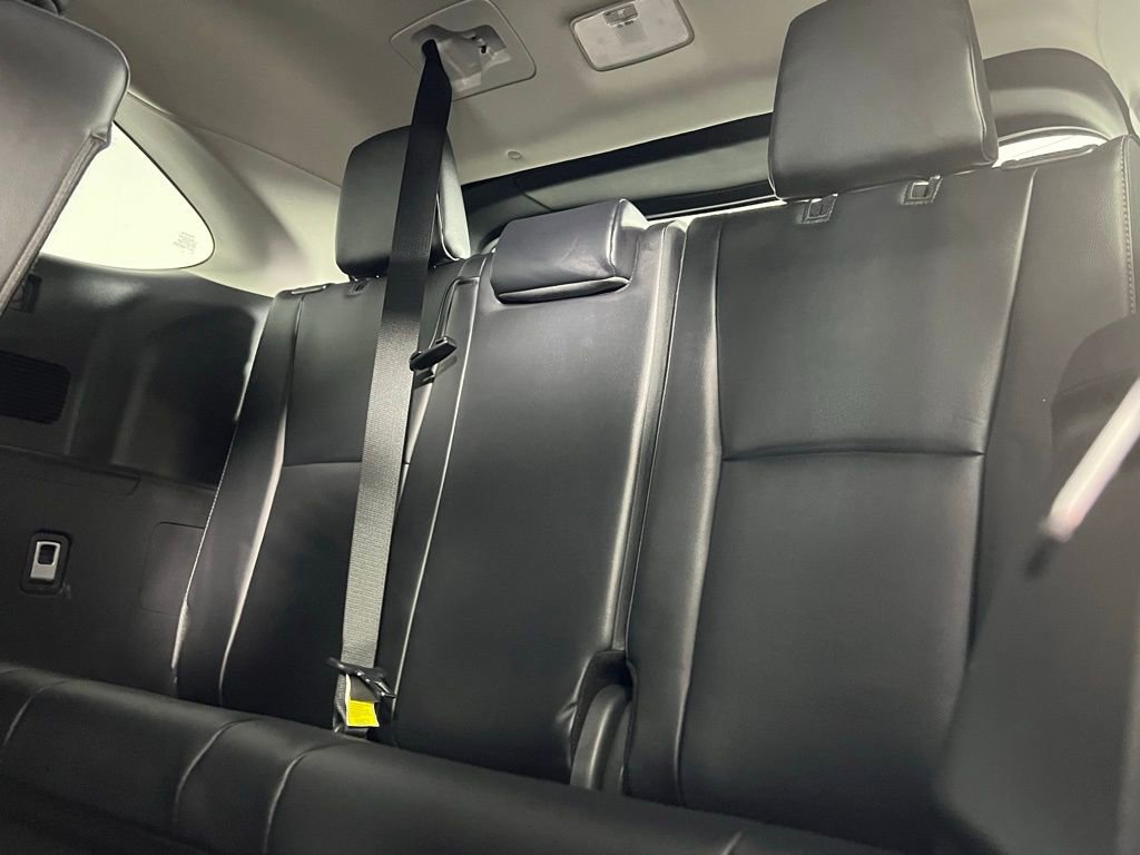 Used 2024 Toyota Highlander Platinum FWD image 23