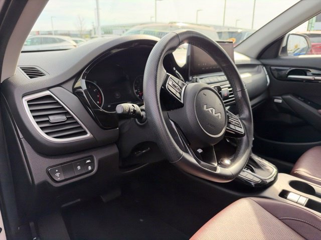 Certified 2022 Kia Seltos SX w/ Sunroof Package AWD/4WD image 10