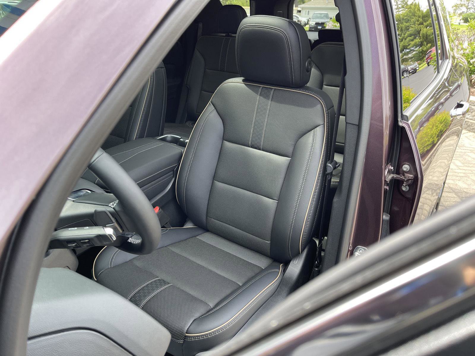 Used 2025 Chevrolet Traverse High Country w/ LPO, Floor Liner Package AWD/4WD image 16
