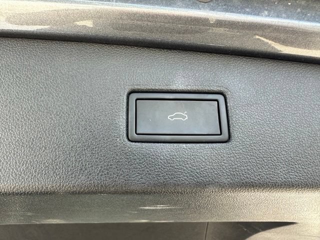Used 2024 Volkswagen Tiguan SE AWD/4WD image 21