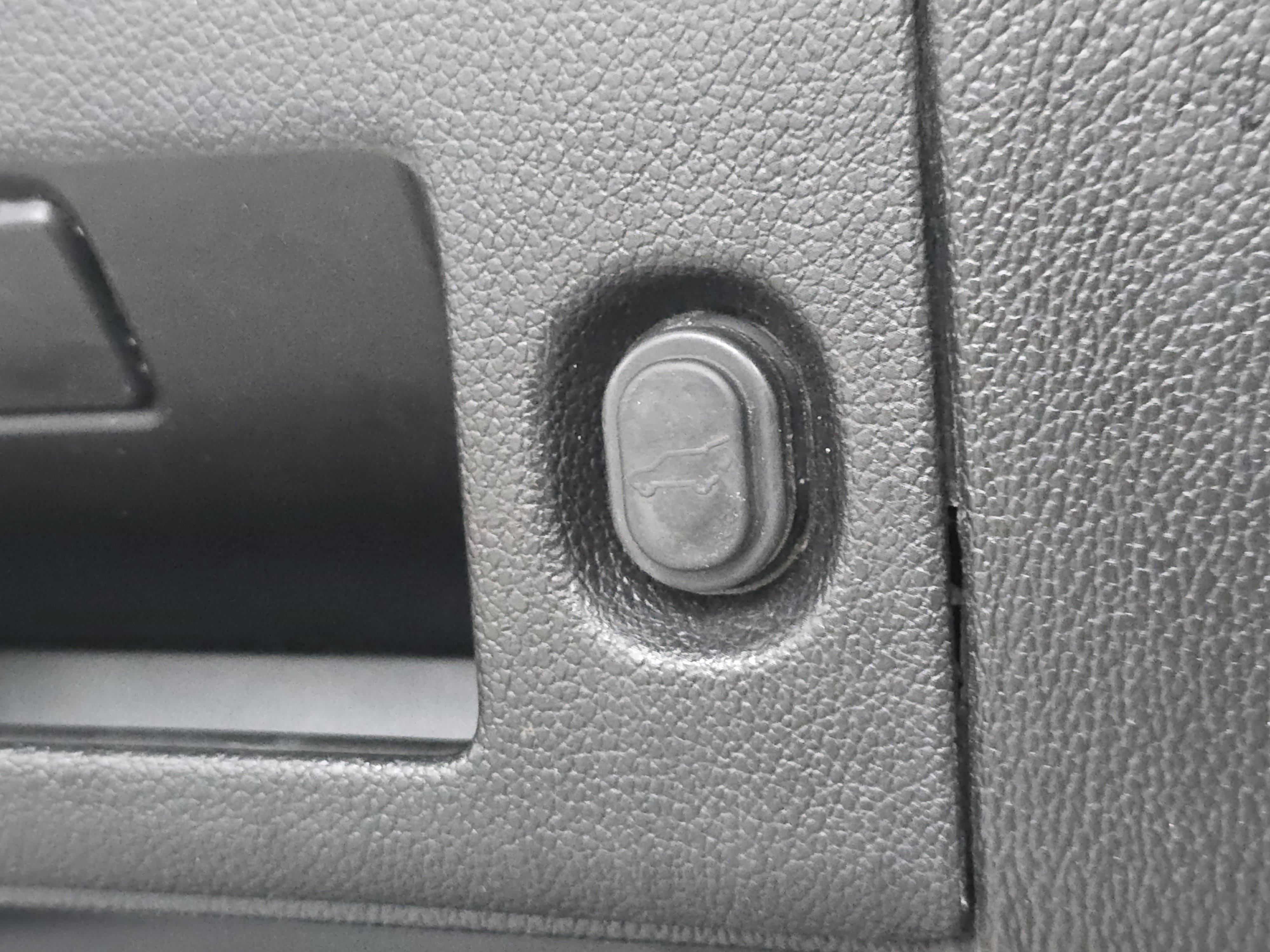 Used 2019 Chevrolet Suburban Premier image 28