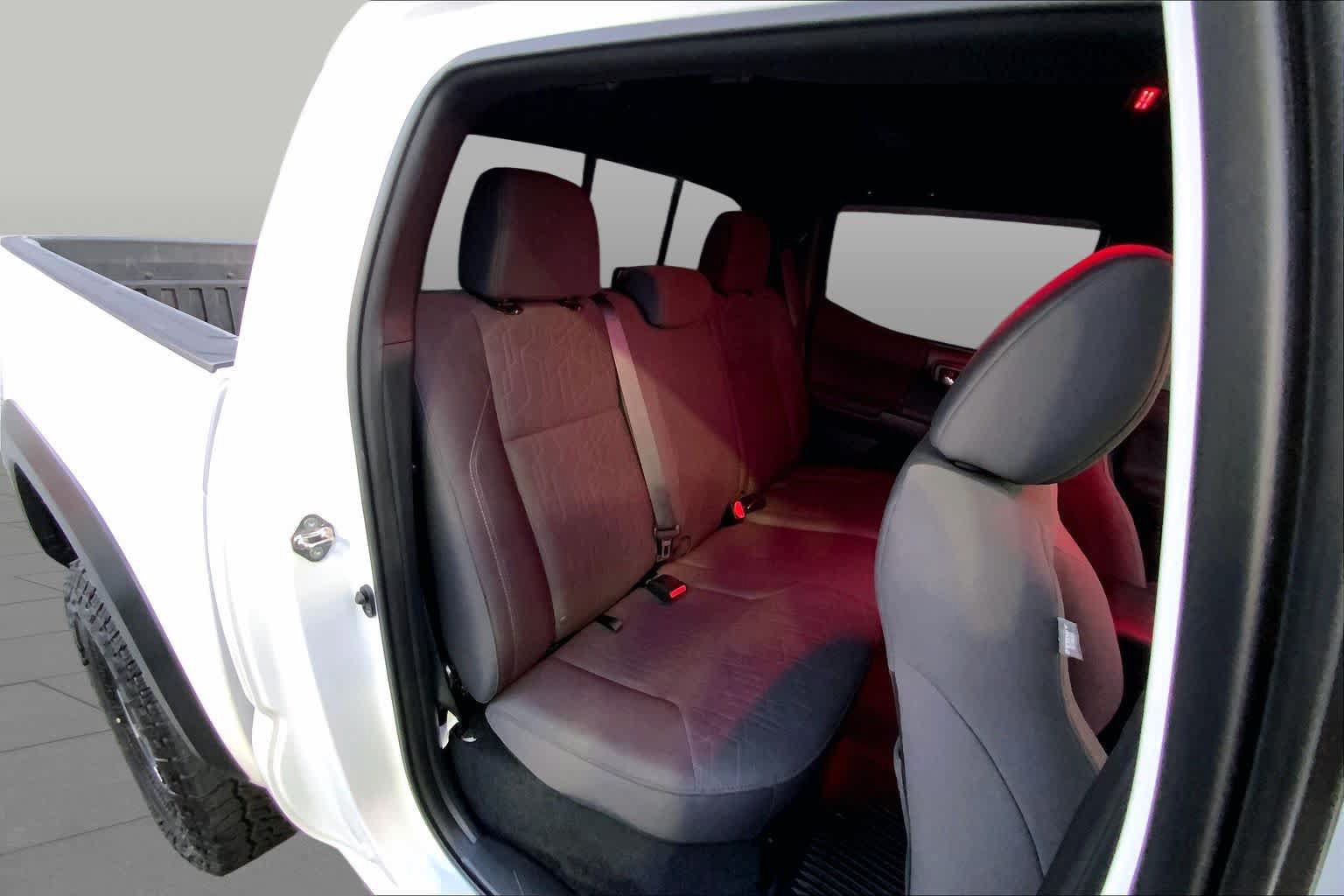 Used 2019 Toyota Tacoma TRD Off-Road w/ Technology Package AWD/4WD image 19