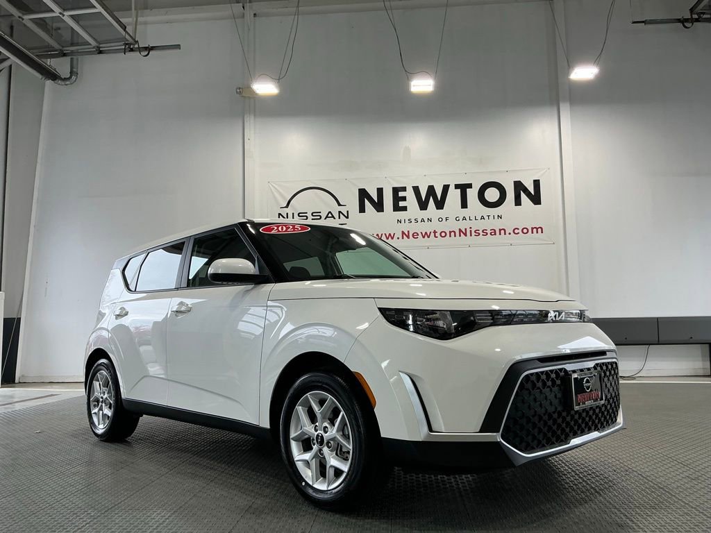 Used 2025 Kia Soul LX w/ LX Technology Package image 25