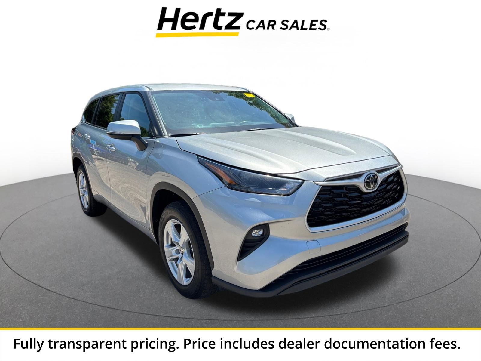 Used 2025 Toyota Highlander LE FWD image 1