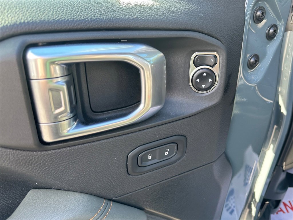 Certified 2024 Jeep Gladiator Mojave w/ Convenience Group image 28