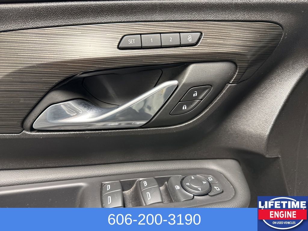 Used 2024 GMC Terrain SLT image 28