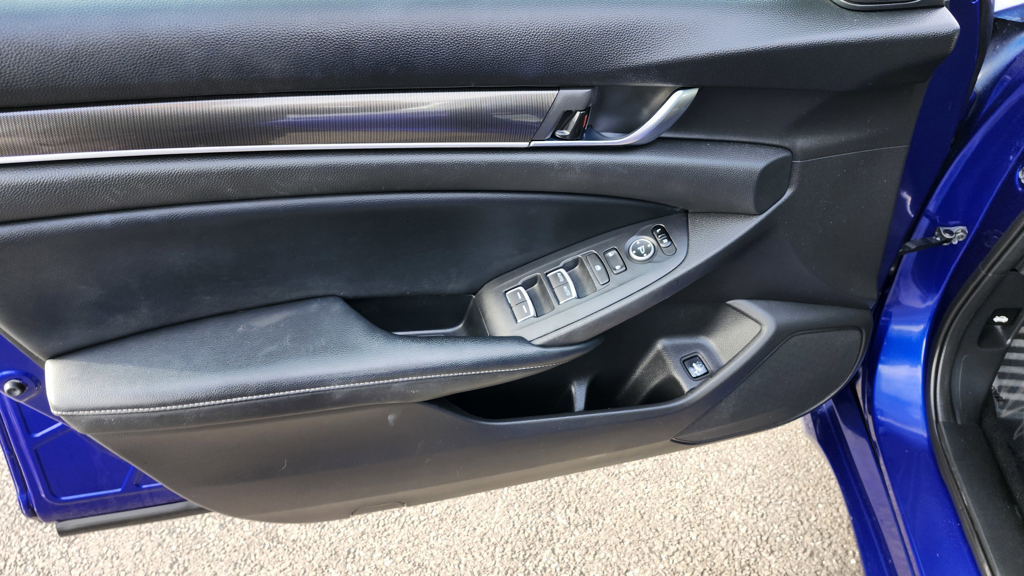 Used 2018 Honda Accord Sport image 24