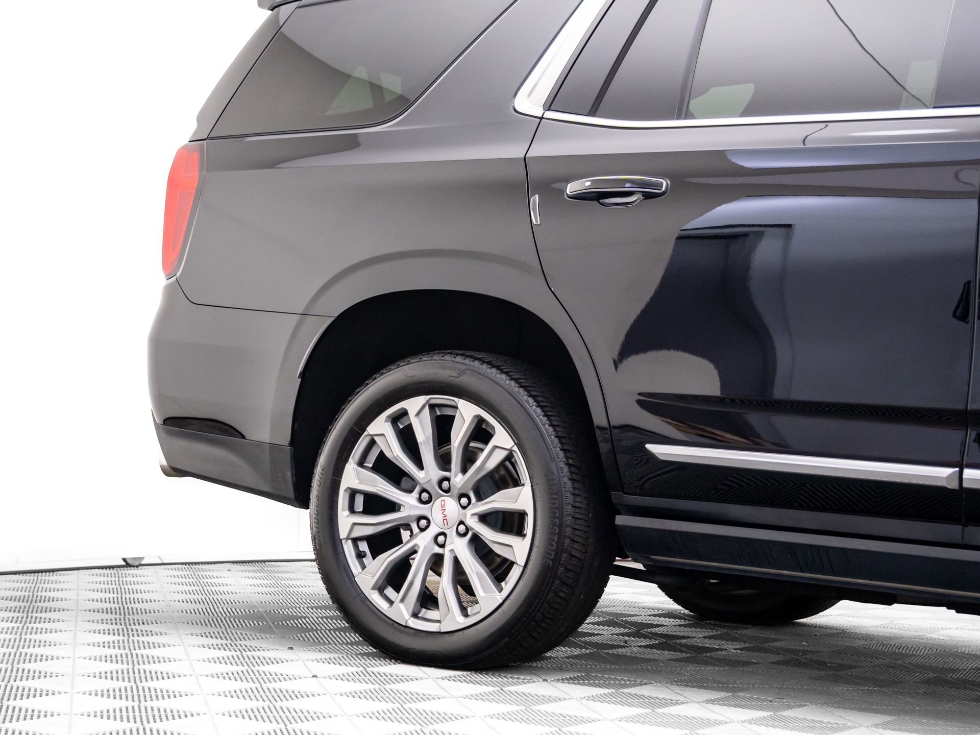 Used 2022 GMC Yukon Denali w/ Denali Premium Package image 36