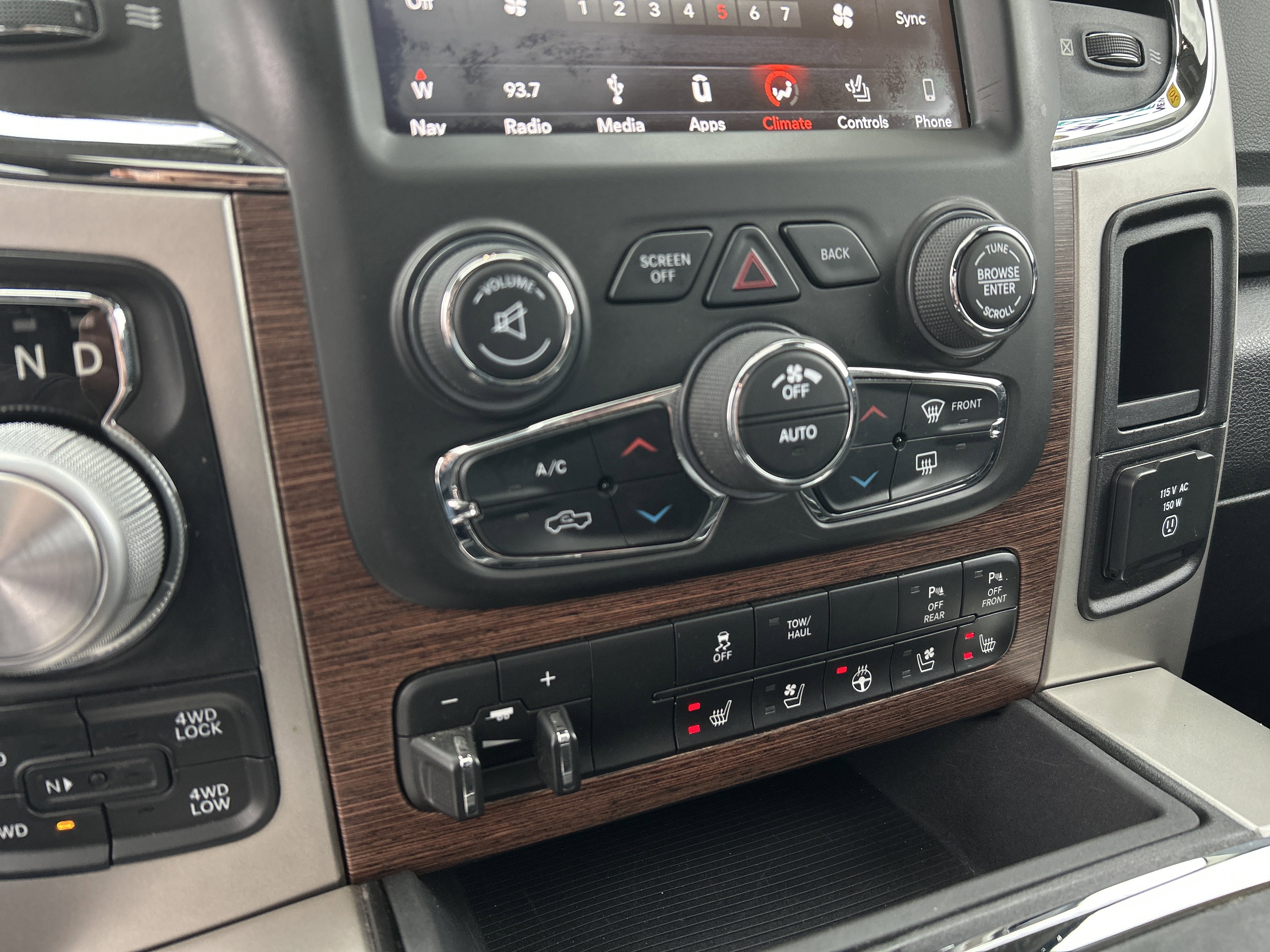 Used 2018 RAM 1500 Laramie AWD/4WD image 21