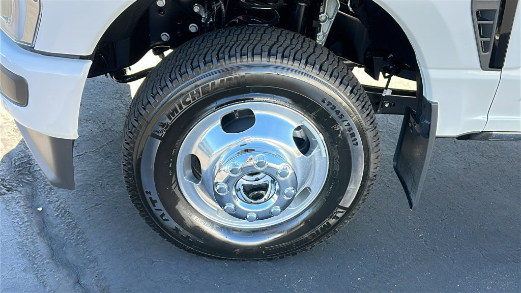 New 2026 Ford F350 Platinum image 9