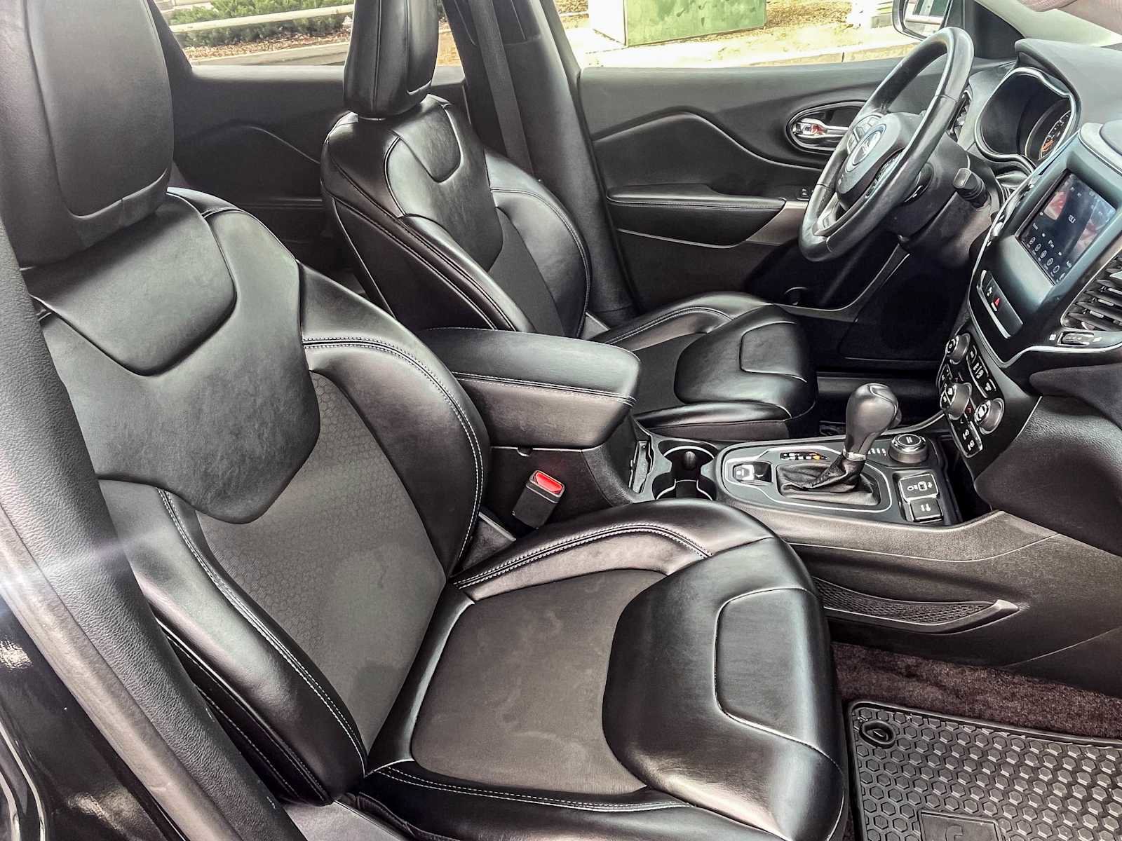 Used 2019 Jeep Cherokee Latitude Plus w/ Comfort/Convenience Group image 15