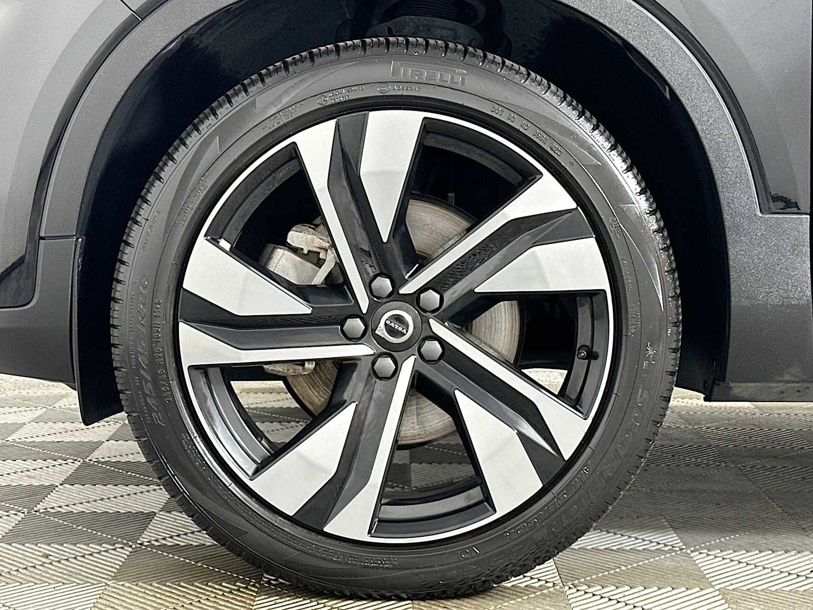 Certified 2023 Volvo XC40 B5 Plus w/ Climate Package image 30