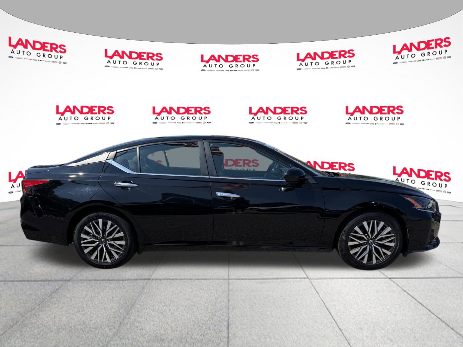 Used 2023 Nissan Altima 2.5 SV image 2
