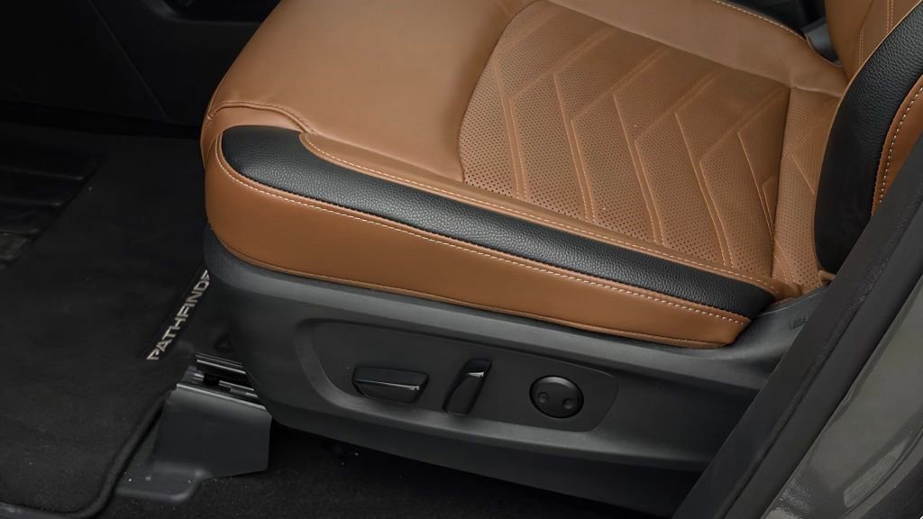 Certified 2025 Nissan Pathfinder Platinum w/ Cargo Package image 14