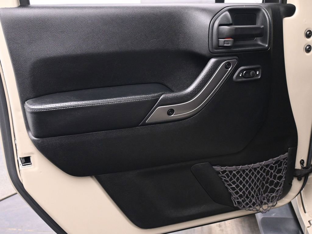 Used 2018 Jeep Wrangler Unlimited Sahara image 10