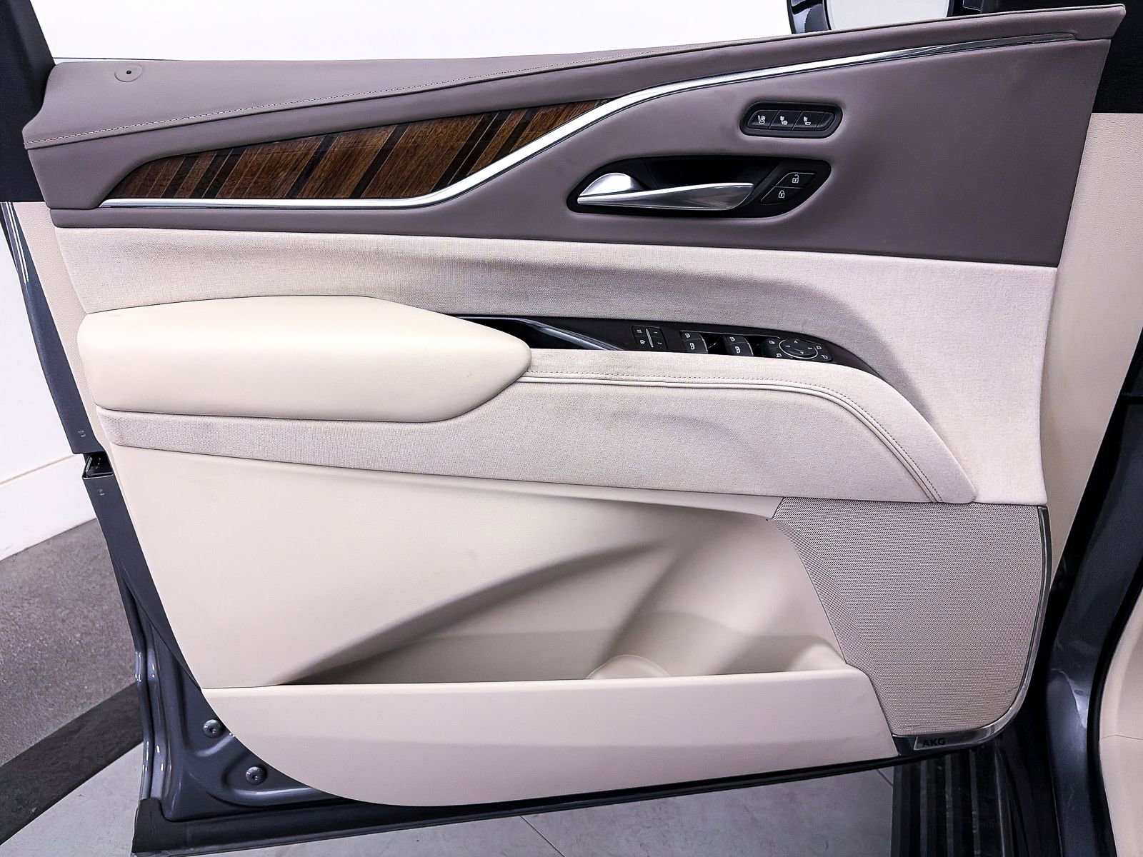 Used 2022 Cadillac Escalade Sport Platinum w/ Heavy-Duty Trailer Package AWD/4WD image 20