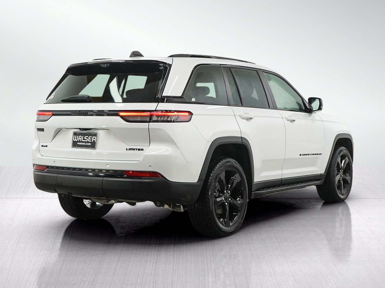 Used 2024 Jeep Grand Cherokee Limited w/ Luxury Tech Group II AWD/4WD image 6
