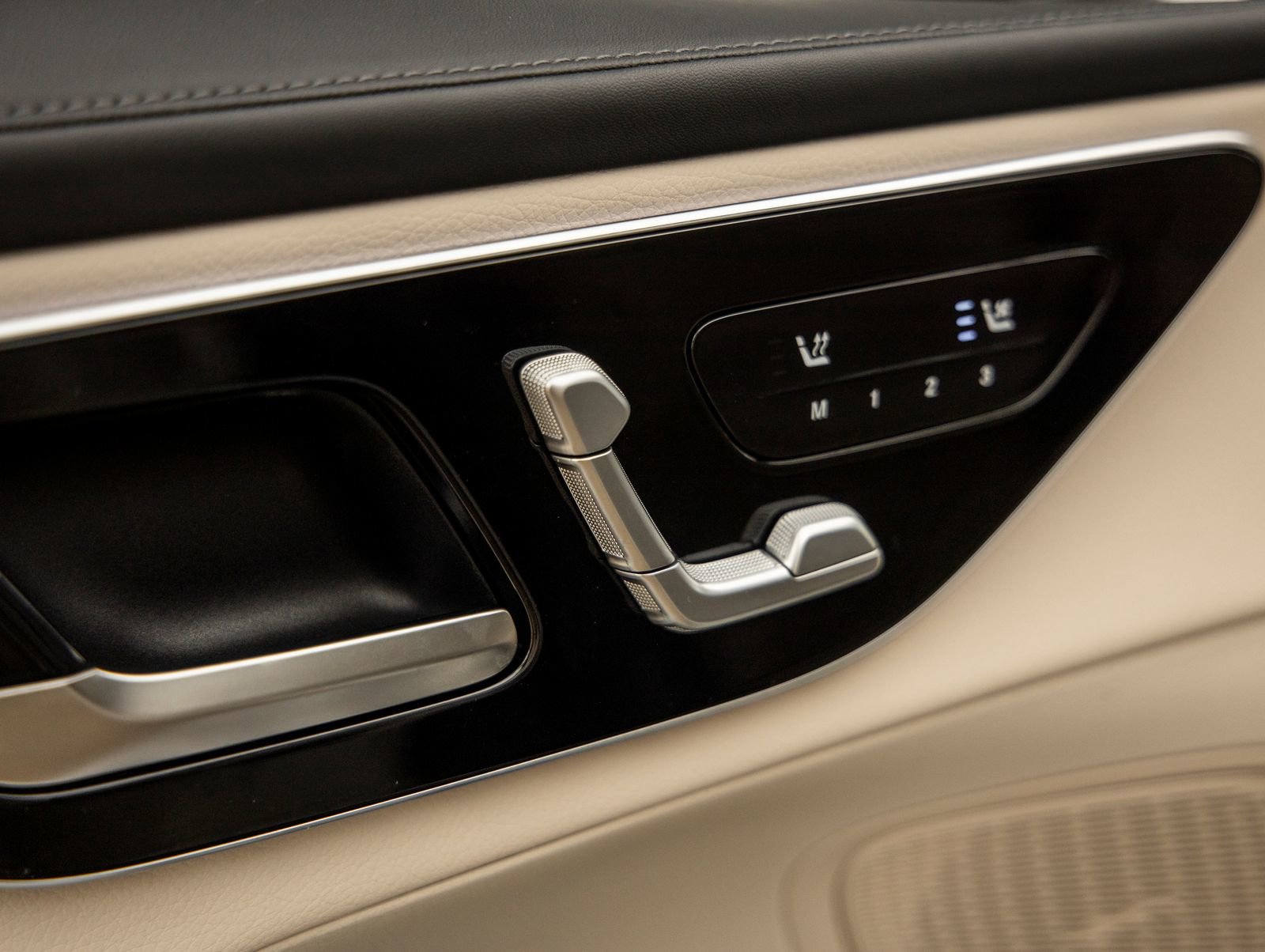 Used 2025 Mercedes-Benz GLC 300 image 17