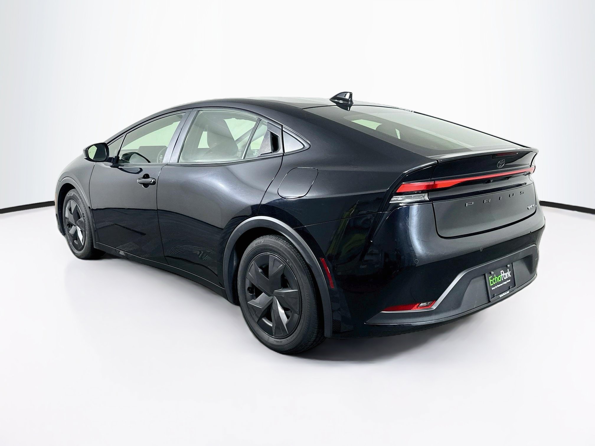 Used 2025 Toyota Prius LE FWD image 5