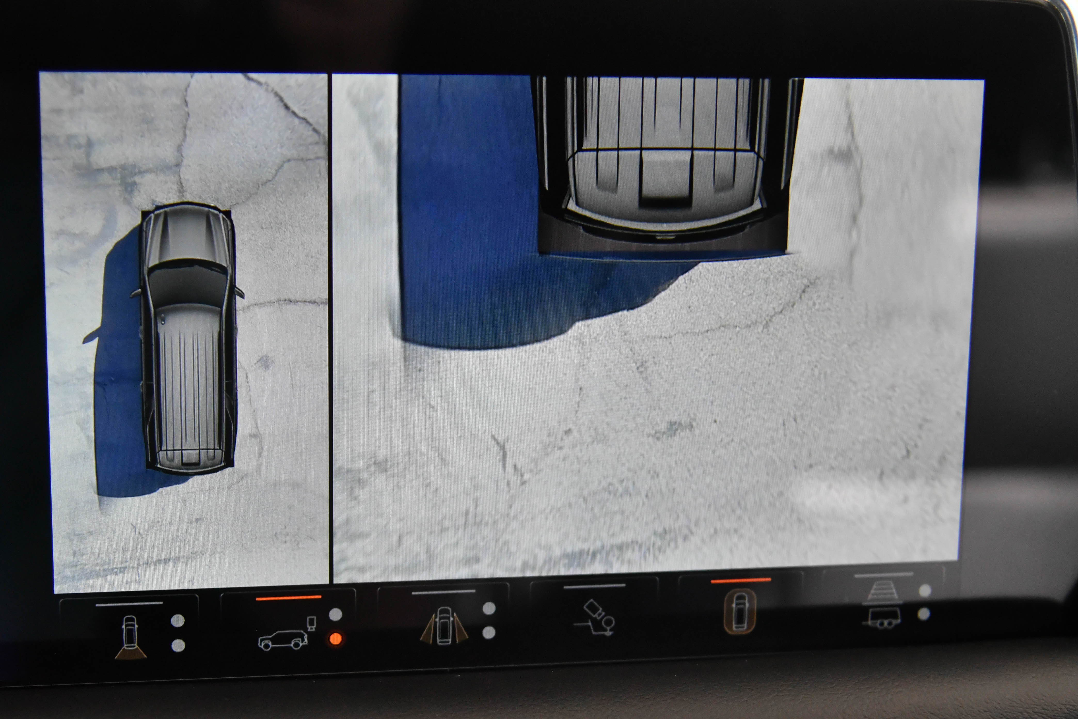 Used 2023 Chevrolet Tahoe Premier w/ Advanced Technology Package RWD image 23
