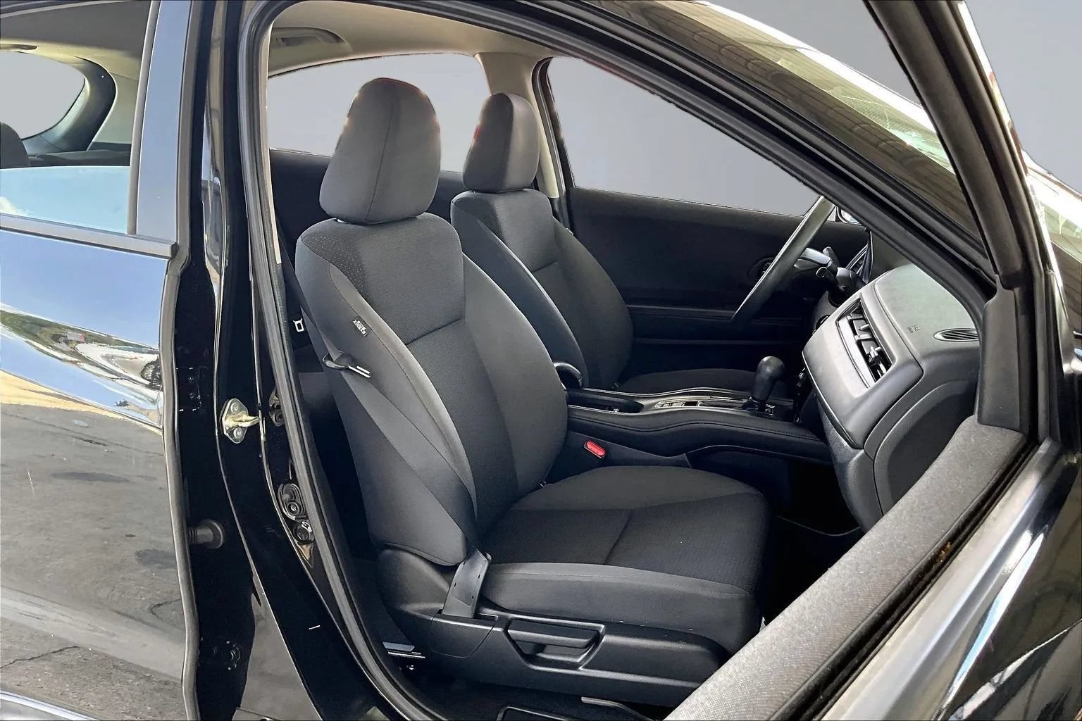 Used 2019 Honda HR-V LX image 25