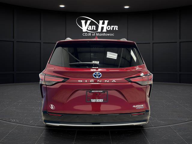 Used 2024 Toyota Sienna Platinum FWD image 6