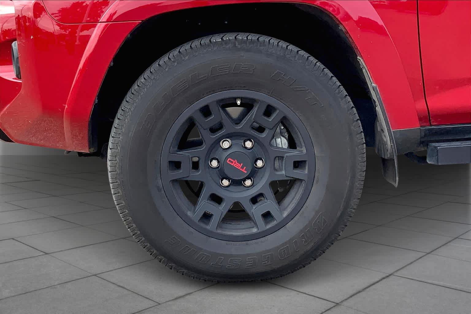 Certified 2021 Toyota 4Runner Venture w/ Moonroof Package AWD/4WD image 11