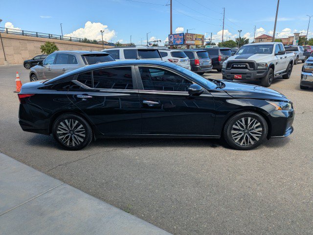 Used 2023 Nissan Altima 2.5 SV FWD image 7