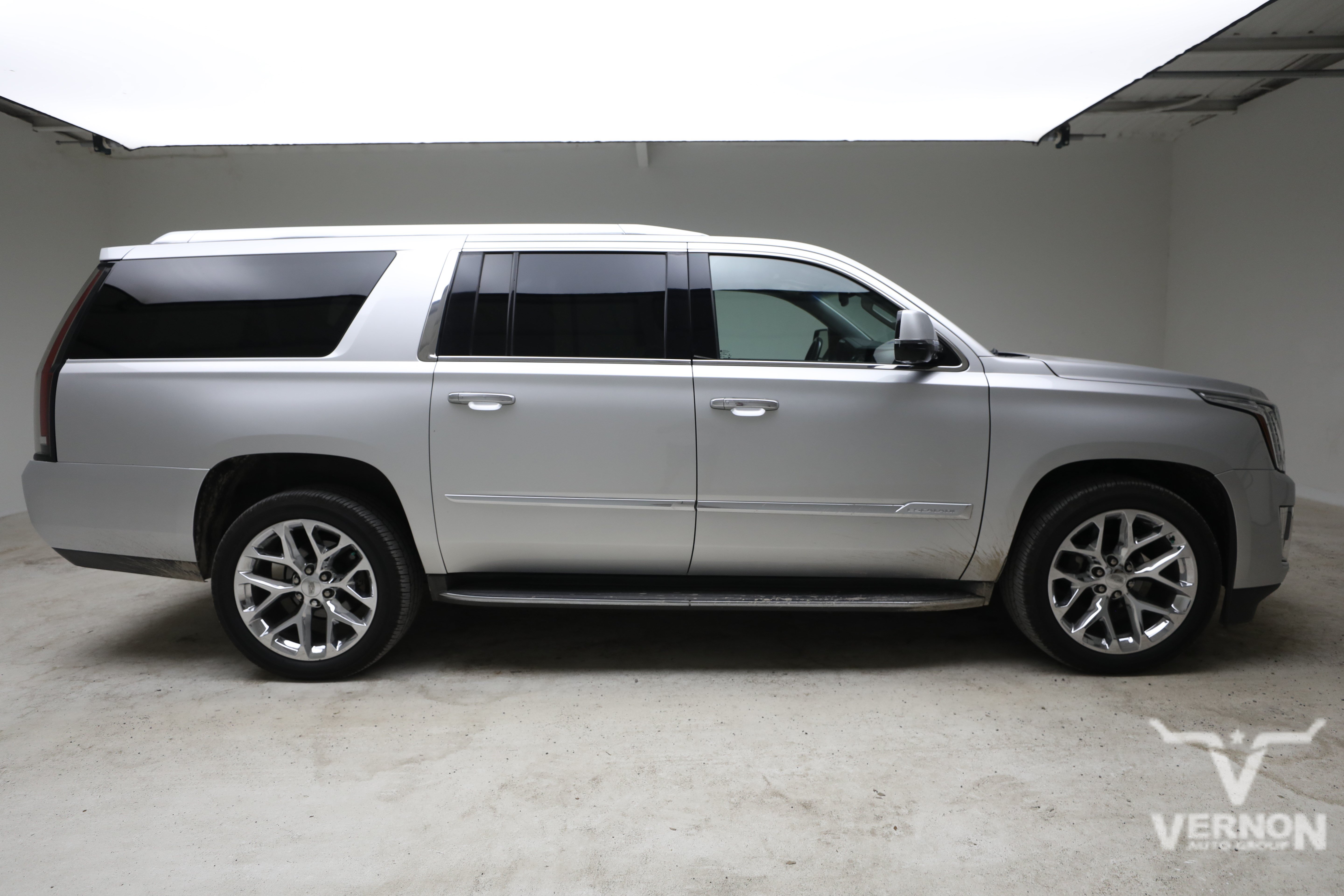 Used 2015 Cadillac Escalade ESV Luxury RWD image 5